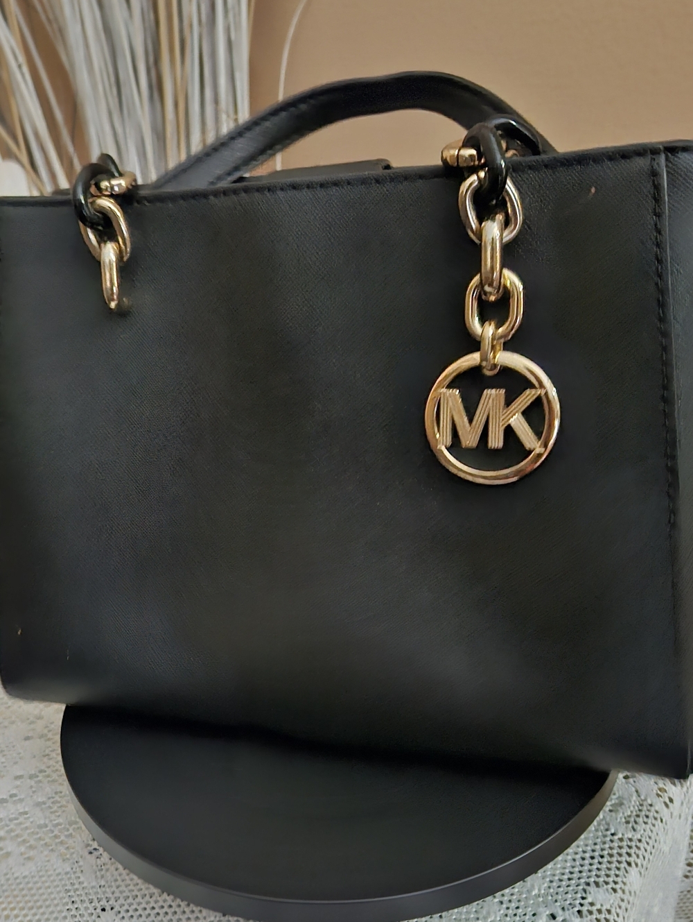 💞❣️Womens Micheal Kors New Black  Leather Handbag with Gold Hardware- NWOT💕💔